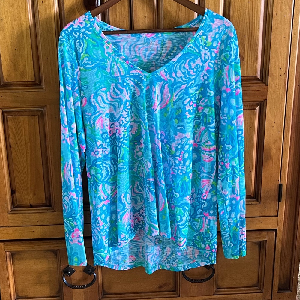 EUC!! Lilly Pulitzer long sleeve V Neck shirt